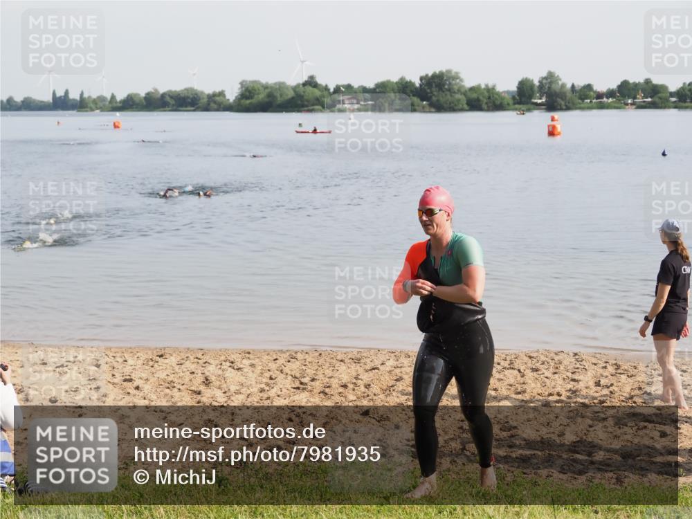21.06.2025 - 27. Vierlanden-Triathlon MichiJ http://msf.ph/oto/7981935 15.06.2026 09:04:41 Schwimmen 247 meine-sportfotos.de