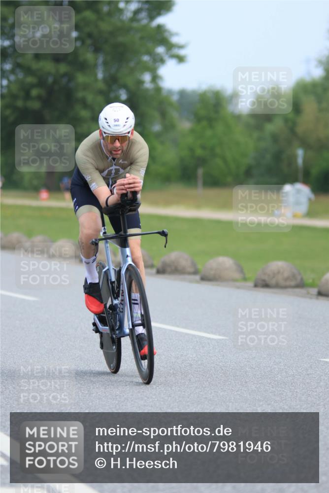15.06.2025 - 27. Vierlanden-Triathlon H.Heesch http://msf.ph/oto/7981946 15.06.2025 10:50:17 Radfahren 36, 50, 86 meine-sportfotos.de