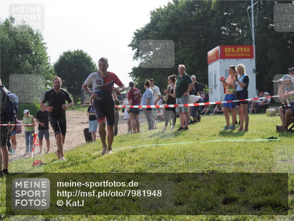 15.06.2025 - 27. Vierlanden-Triathlon KatJ http://msf.ph/oto/7981948 15.06.2025 08:47:59 Schwimmen 34, 193 meine-sportfotos.de