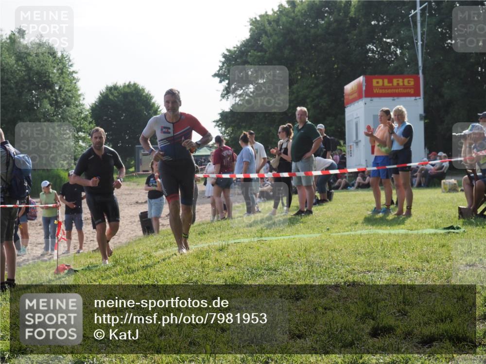 15.06.2025 - 27. Vierlanden-Triathlon KatJ http://msf.ph/oto/7981953 15.06.2025 08:47:59 Schwimmen 34, 193 meine-sportfotos.de