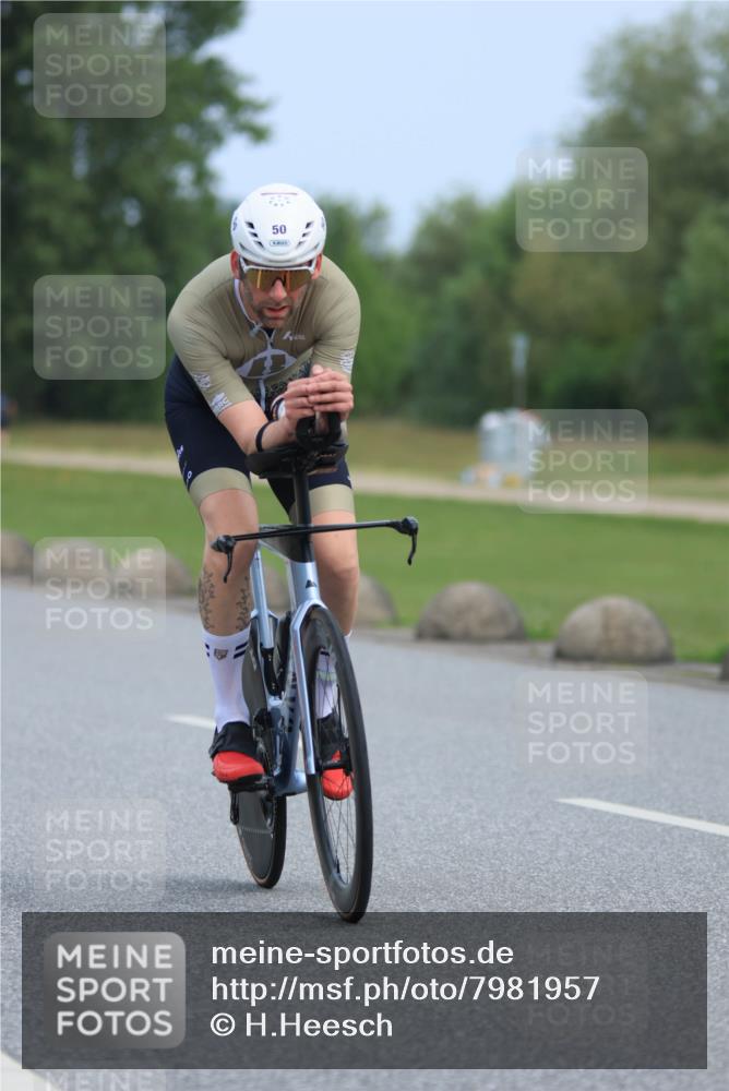 15.06.2025 - 27. Vierlanden-Triathlon H.Heesch http://msf.ph/oto/7981957 15.06.2025 10:50:17 Radfahren 36, 50, 86 meine-sportfotos.de