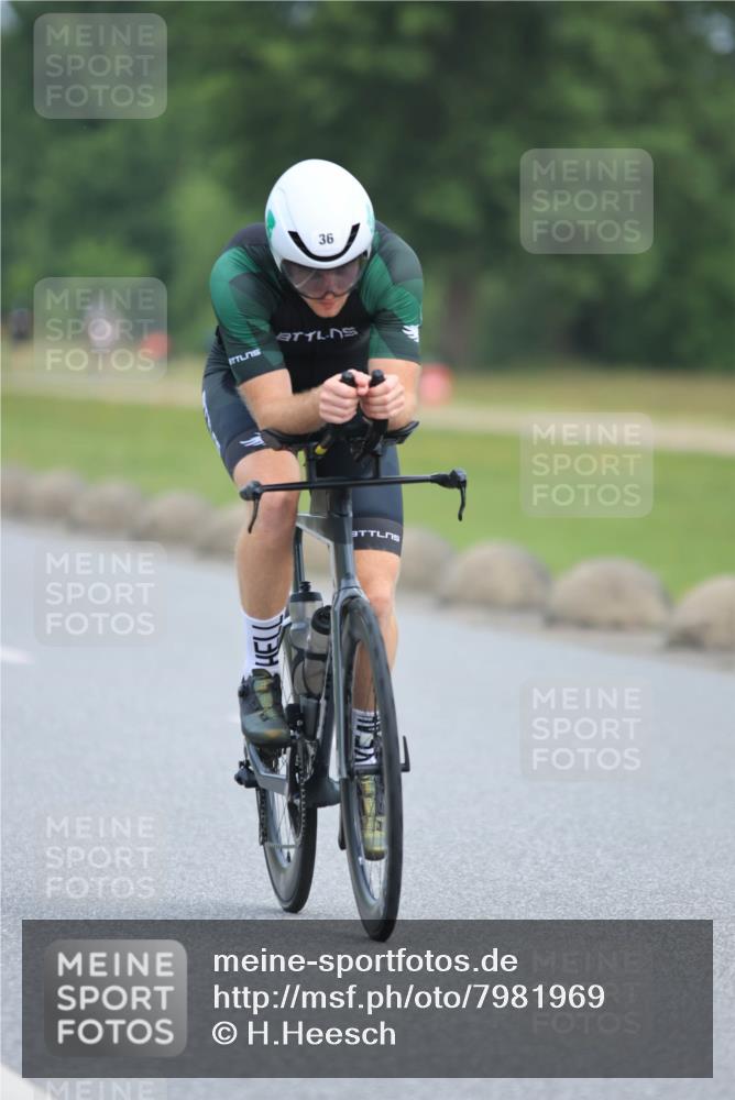 15.06.2025 - 27. Vierlanden-Triathlon H.Heesch http://msf.ph/oto/7981969 15.06.2025 10:50:23 Radfahren 36 meine-sportfotos.de