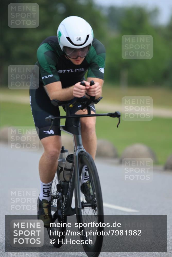 15.06.2025 - 27. Vierlanden-Triathlon H.Heesch http://msf.ph/oto/7981982 15.06.2025 10:50:23 Radfahren 36 meine-sportfotos.de