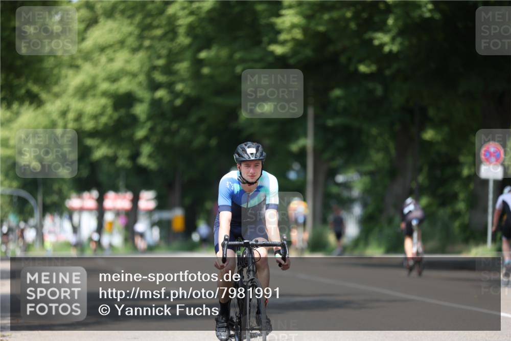 15.06.2025 - 7 Türme Triathlon Yannick Fuchs http://msf.ph/oto/7981991 15.06.2025 12:50:32 Radfahren 537, 541 meine-sportfotos.de