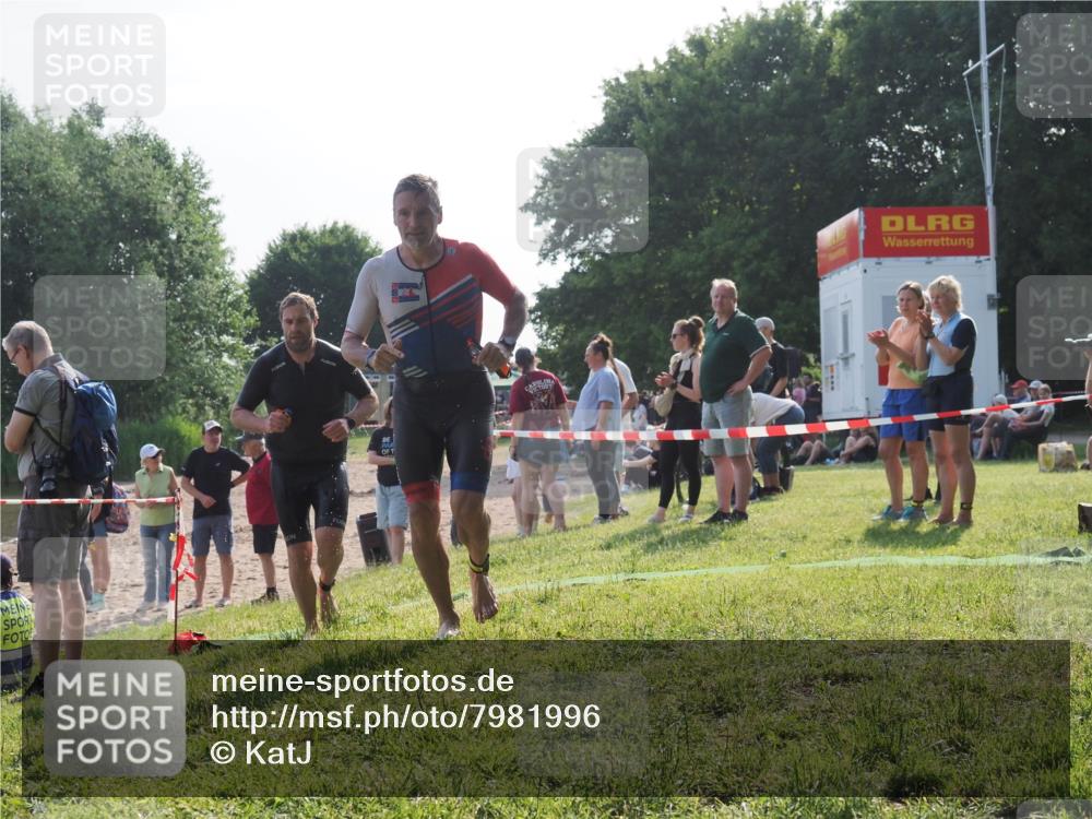 15.06.2025 - 27. Vierlanden-Triathlon KatJ http://msf.ph/oto/7981996 15.06.2025 08:48:00 Schwimmen 16, 34, 193 meine-sportfotos.de
