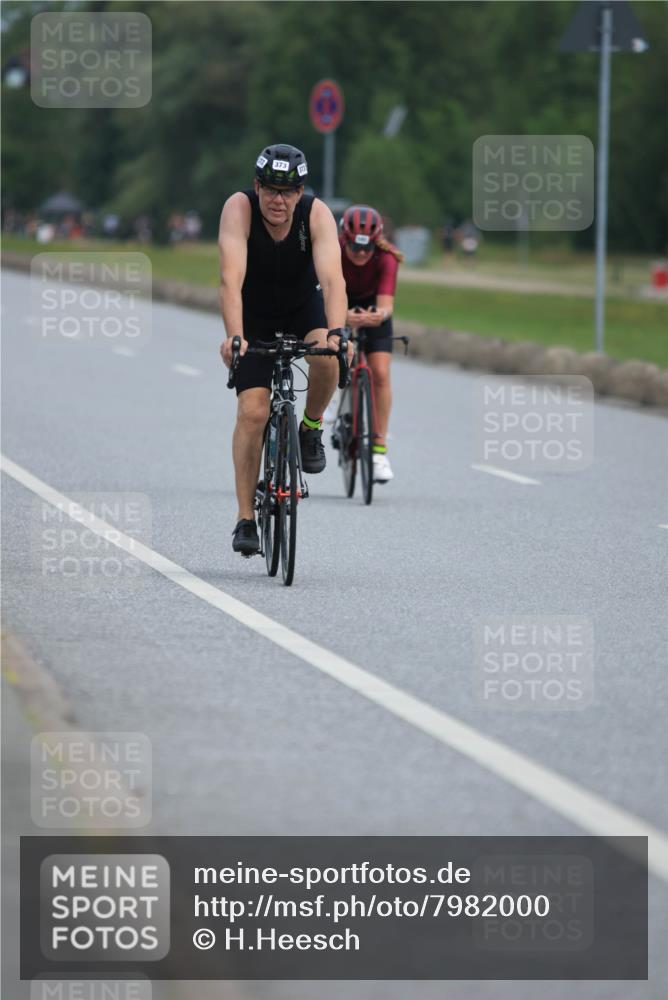 15.06.2025 - 27. Vierlanden-Triathlon H.Heesch http://msf.ph/oto/7982000 15.06.2025 10:50:40 Radfahren 133, 180, 188, 196, 373, 592 meine-sportfotos.de