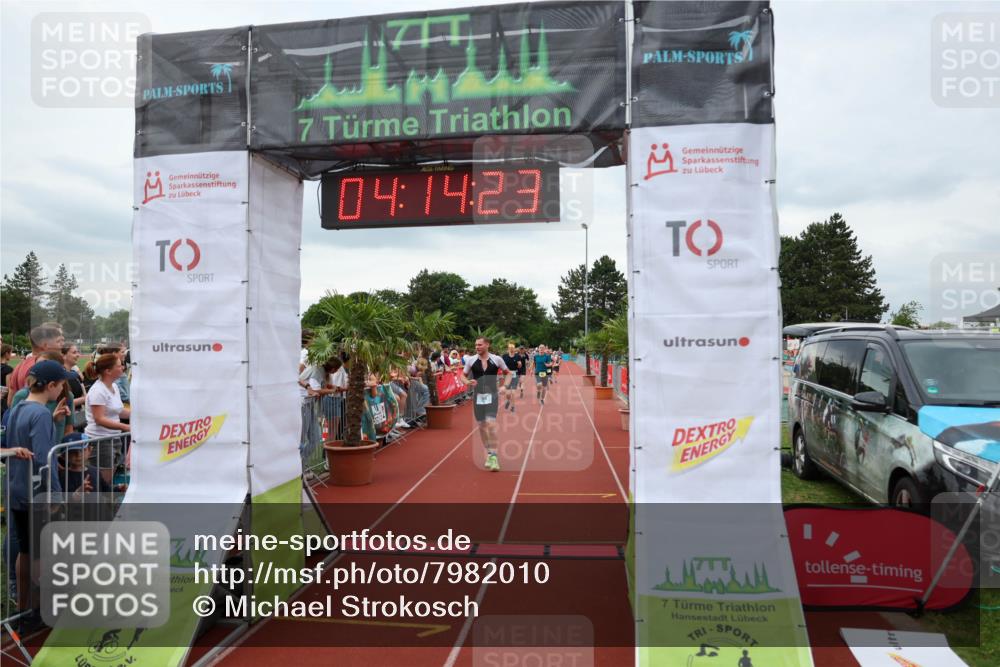 15.06.2025 - 7 Türme Triathlon Michael Strokosch http://msf.ph/oto/7982010 15.06.2025 14:14:23 Ziel 560, 656, 671, 957 meine-sportfotos.de
