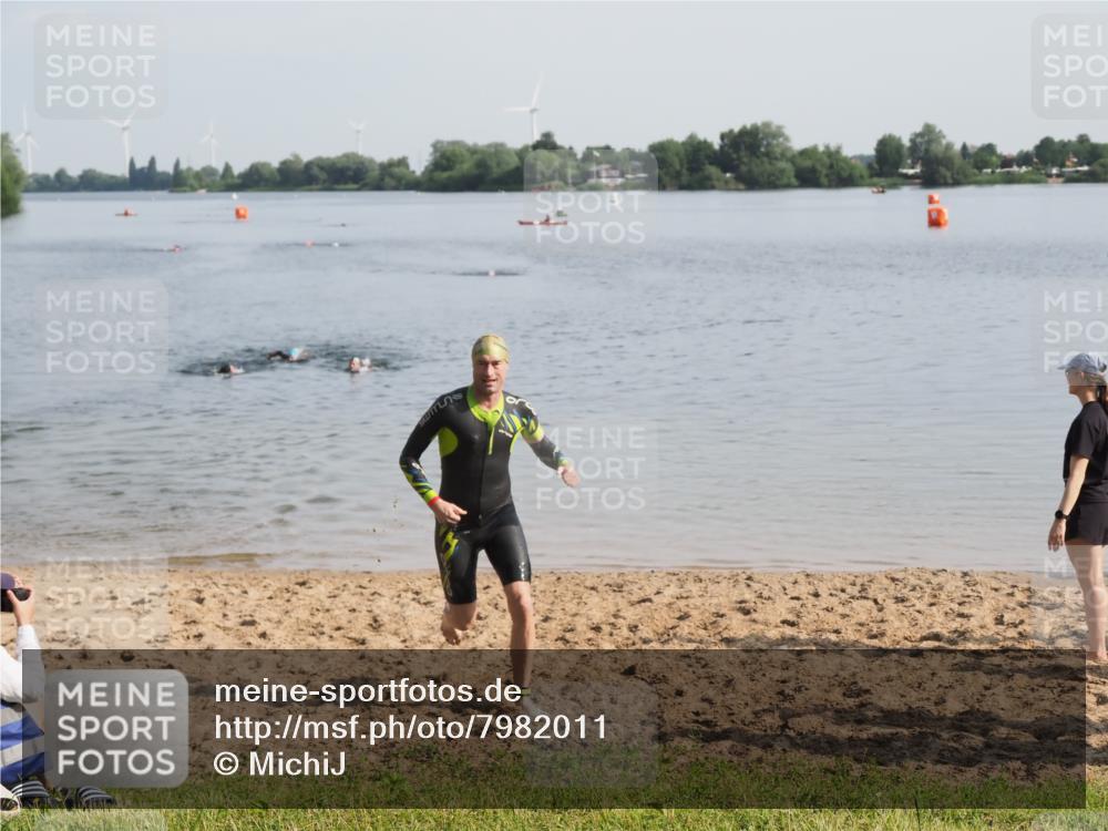 21.06.2025 - 27. Vierlanden-Triathlon MichiJ http://msf.ph/oto/7982011 15.06.2026 09:04:56 Schwimmen 238 meine-sportfotos.de