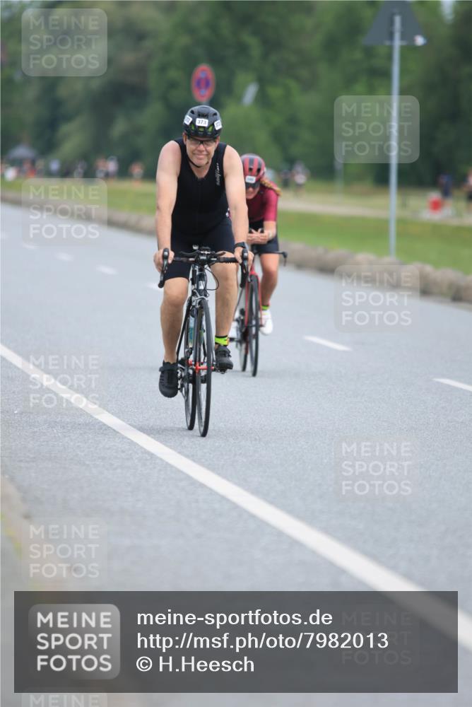 15.06.2025 - 27. Vierlanden-Triathlon H.Heesch http://msf.ph/oto/7982013 15.06.2025 10:50:41 Radfahren 18, 180, 188, 196, 373, 592 meine-sportfotos.de