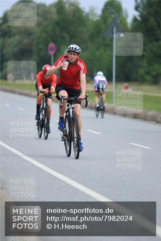 15.06.2025 - 27. Vierlanden-Triathlon H.Heesch http://msf.ph/oto/7982024 15.06.2025 10:50:53 Radfahren 18, 80, 120, 171, 448 meine-sportfotos.de