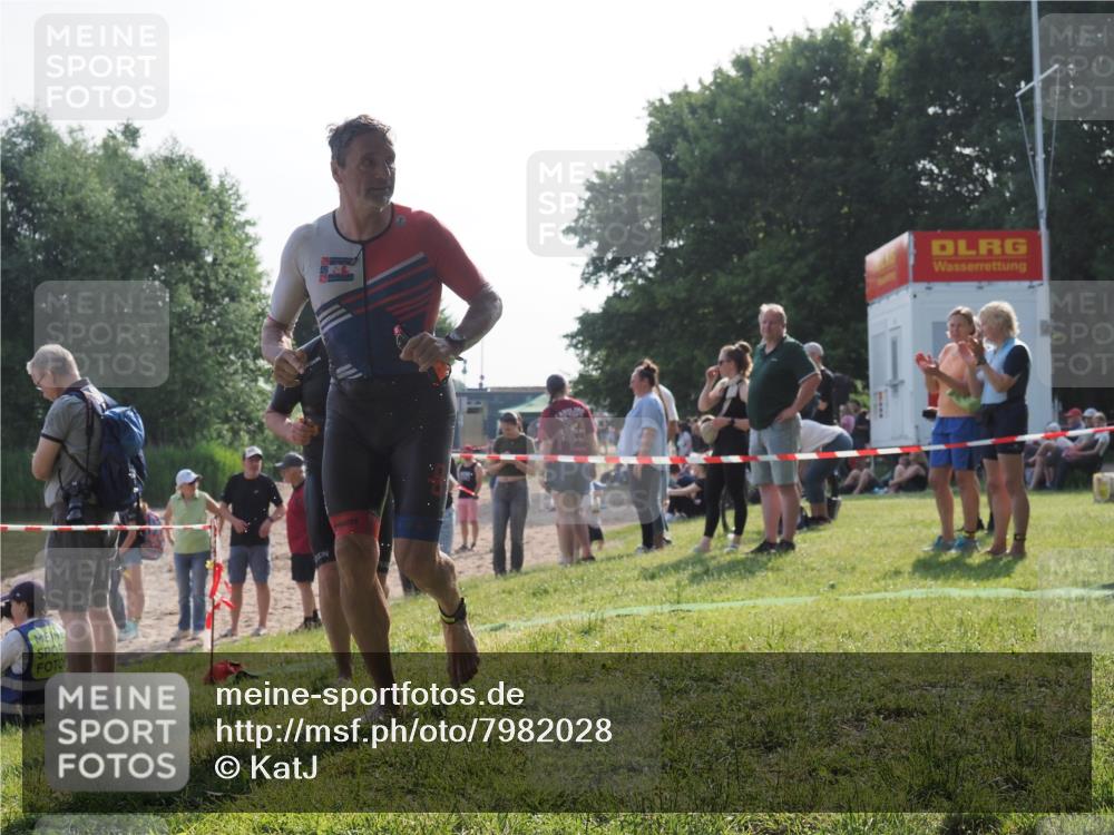 15.06.2025 - 27. Vierlanden-Triathlon KatJ http://msf.ph/oto/7982028 15.06.2025 08:48:01 Schwimmen 16, 34, 167, 193 meine-sportfotos.de