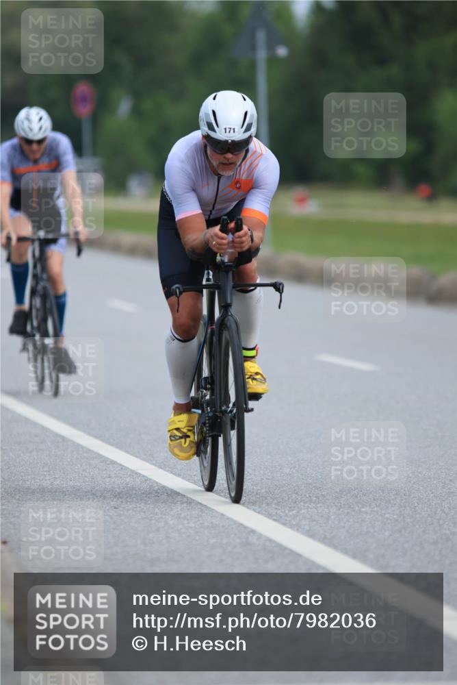 15.06.2025 - 27. Vierlanden-Triathlon H.Heesch http://msf.ph/oto/7982036 15.06.2025 10:51:01 Radfahren 120, 171, 403 meine-sportfotos.de