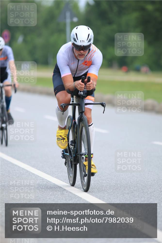 15.06.2025 - 27. Vierlanden-Triathlon H.Heesch http://msf.ph/oto/7982039 15.06.2025 10:51:01 Radfahren 120, 171, 403 meine-sportfotos.de