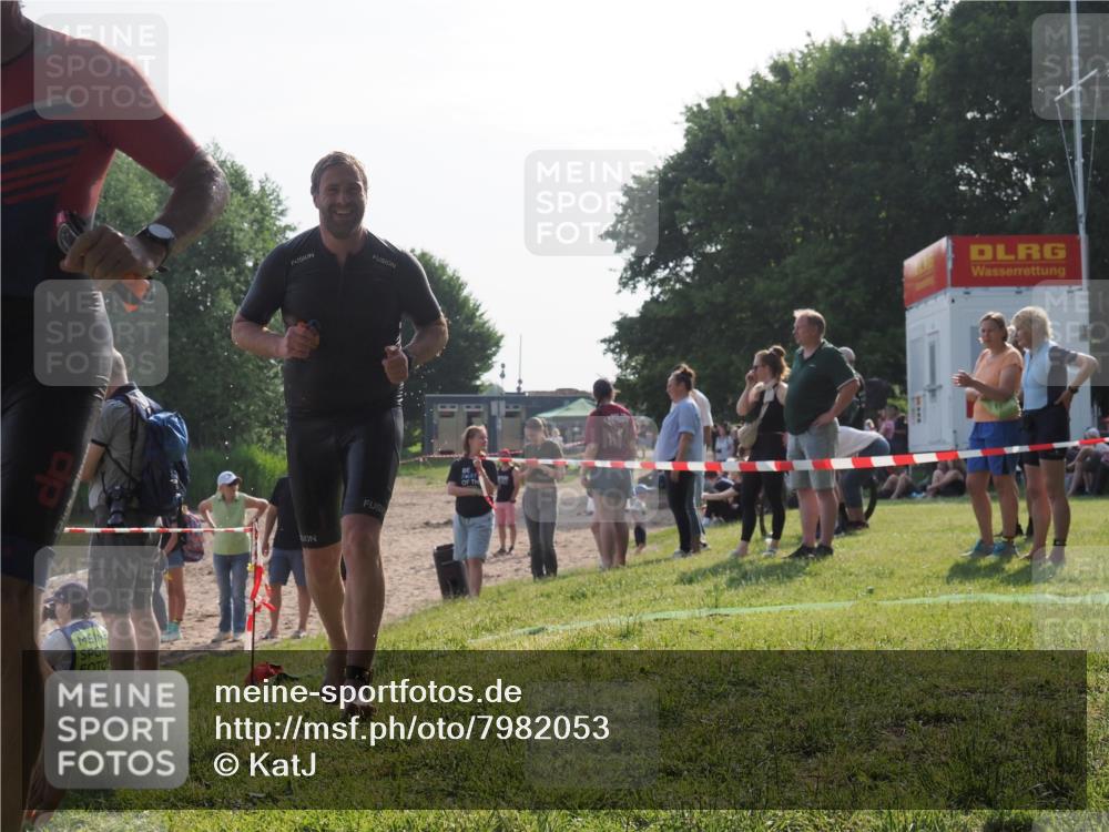15.06.2025 - 27. Vierlanden-Triathlon KatJ http://msf.ph/oto/7982053 15.06.2025 08:48:02 Schwimmen 16, 34, 167, 193 meine-sportfotos.de