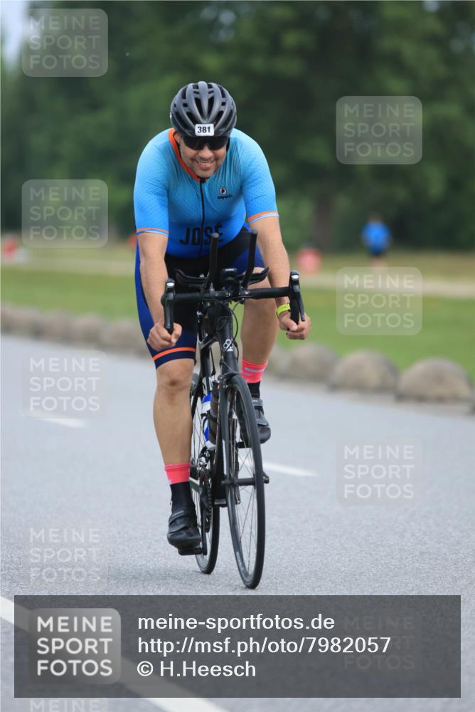 15.06.2025 - 27. Vierlanden-Triathlon H.Heesch http://msf.ph/oto/7982057 15.06.2025 10:51:10 Radfahren 161, 381 meine-sportfotos.de