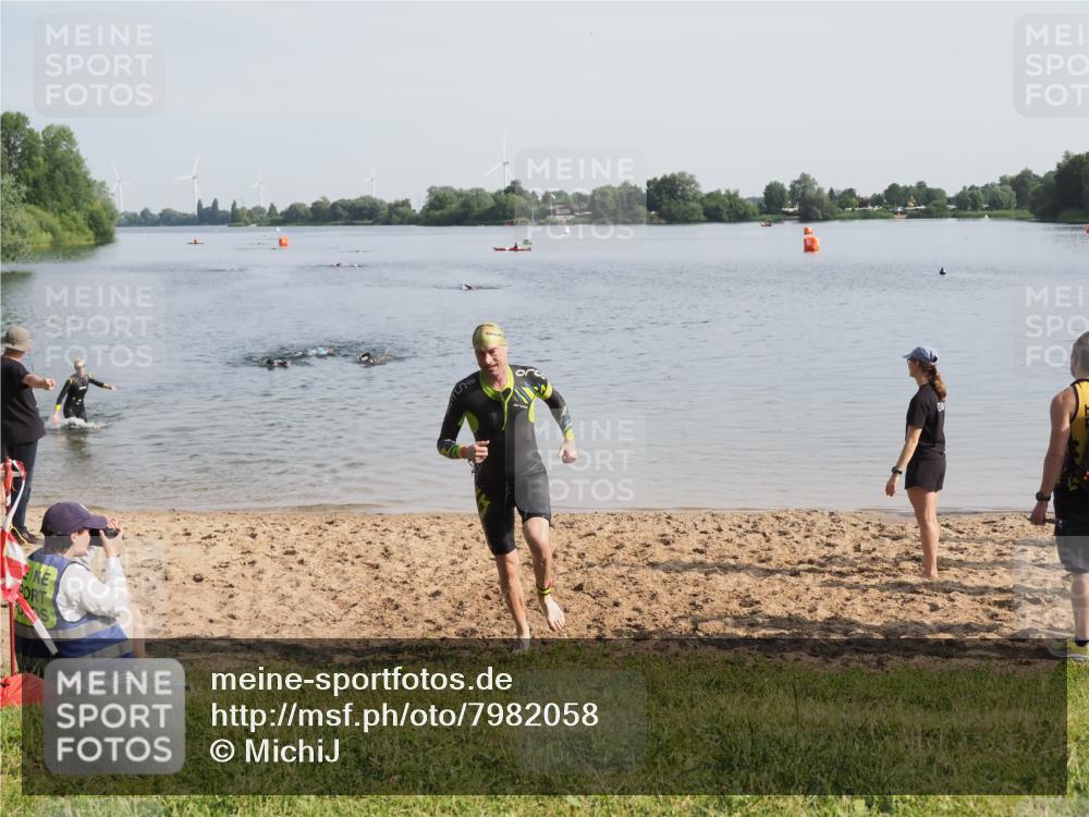 21.06.2025 - 27. Vierlanden-Triathlon MichiJ http://msf.ph/oto/7982058 15.06.2026 09:04:56 Schwimmen 238 meine-sportfotos.de