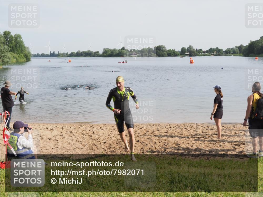 21.06.2025 - 27. Vierlanden-Triathlon MichiJ http://msf.ph/oto/7982071 15.06.2026 09:04:56 Schwimmen 238 meine-sportfotos.de