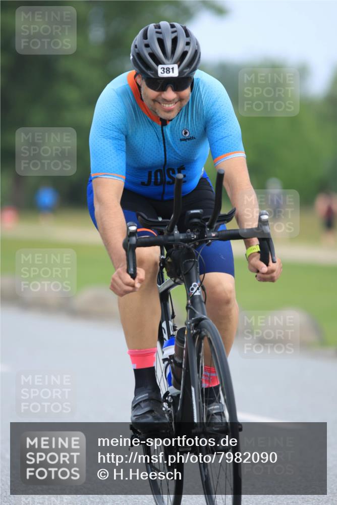 15.06.2025 - 27. Vierlanden-Triathlon H.Heesch http://msf.ph/oto/7982090 15.06.2025 10:51:11 Radfahren 161, 381 meine-sportfotos.de