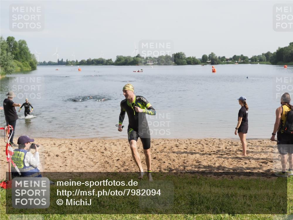 21.06.2025 - 27. Vierlanden-Triathlon MichiJ http://msf.ph/oto/7982094 15.06.2026 09:04:56 Schwimmen 238 meine-sportfotos.de