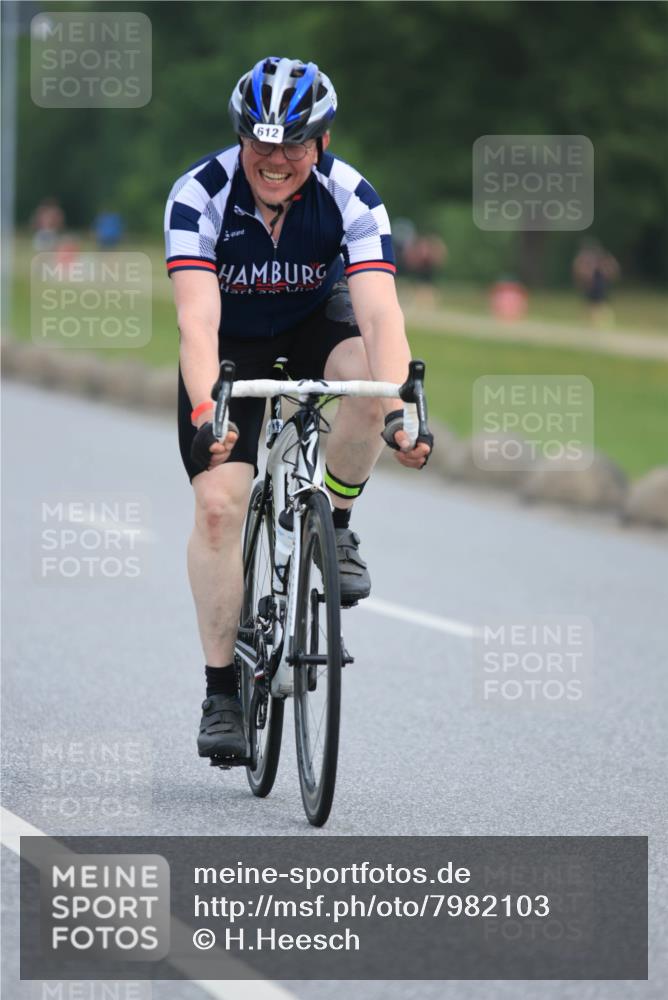 15.06.2025 - 27. Vierlanden-Triathlon H.Heesch http://msf.ph/oto/7982103 15.06.2025 10:51:31 Radfahren 612 meine-sportfotos.de