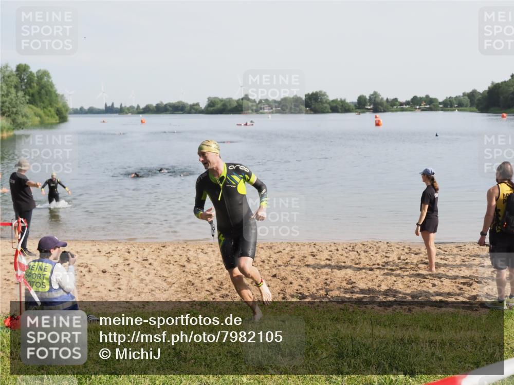 21.06.2025 - 27. Vierlanden-Triathlon MichiJ http://msf.ph/oto/7982105 15.06.2026 09:04:57 Schwimmen 205, 238 meine-sportfotos.de