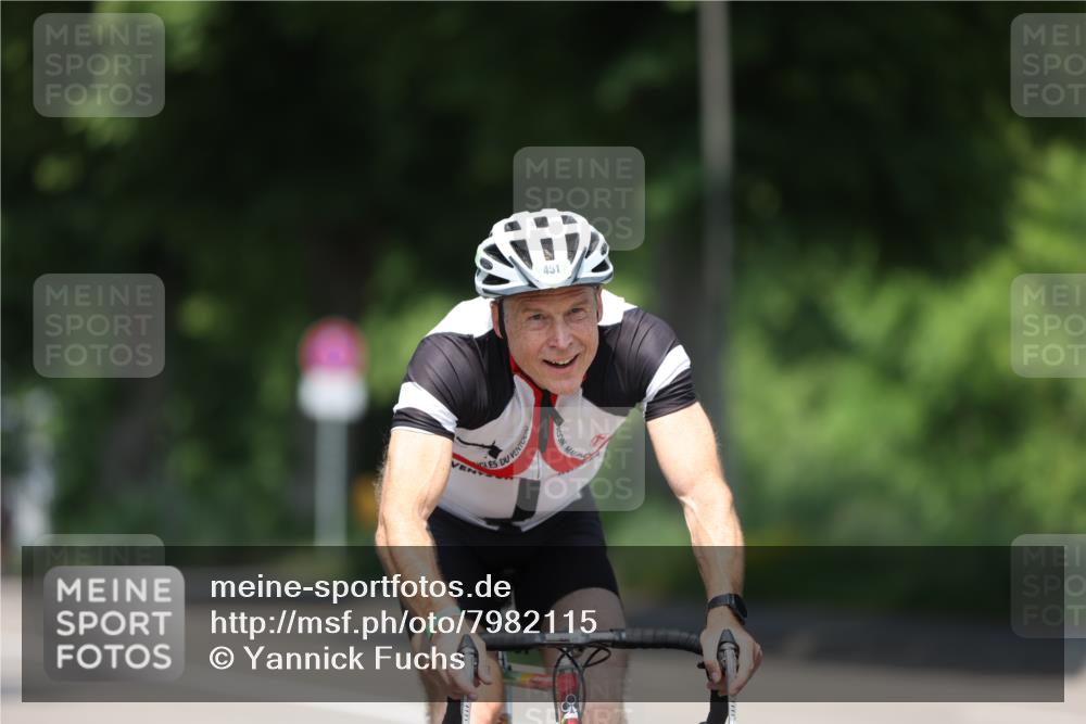 15.06.2025 - 7 Türme Triathlon Yannick Fuchs http://msf.ph/oto/7982115 15.06.2025 12:50:44 Radfahren 293, 396, 451, 678 meine-sportfotos.de