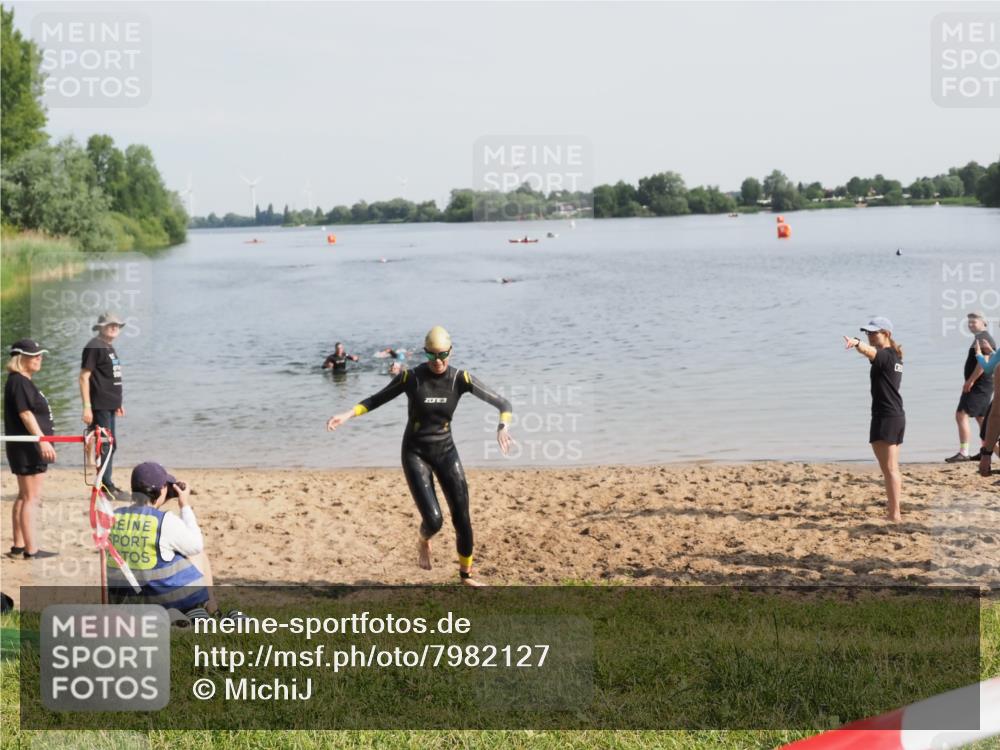 21.06.2025 - 27. Vierlanden-Triathlon MichiJ http://msf.ph/oto/7982127 15.06.2026 09:05:06 Schwimmen 205 meine-sportfotos.de