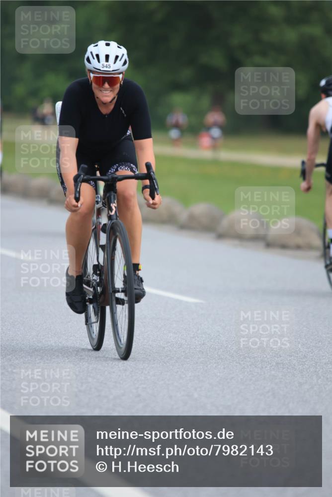 15.06.2025 - 27. Vierlanden-Triathlon H.Heesch http://msf.ph/oto/7982143 15.06.2025 10:51:52 Radfahren 23, 97, 545, 623 meine-sportfotos.de