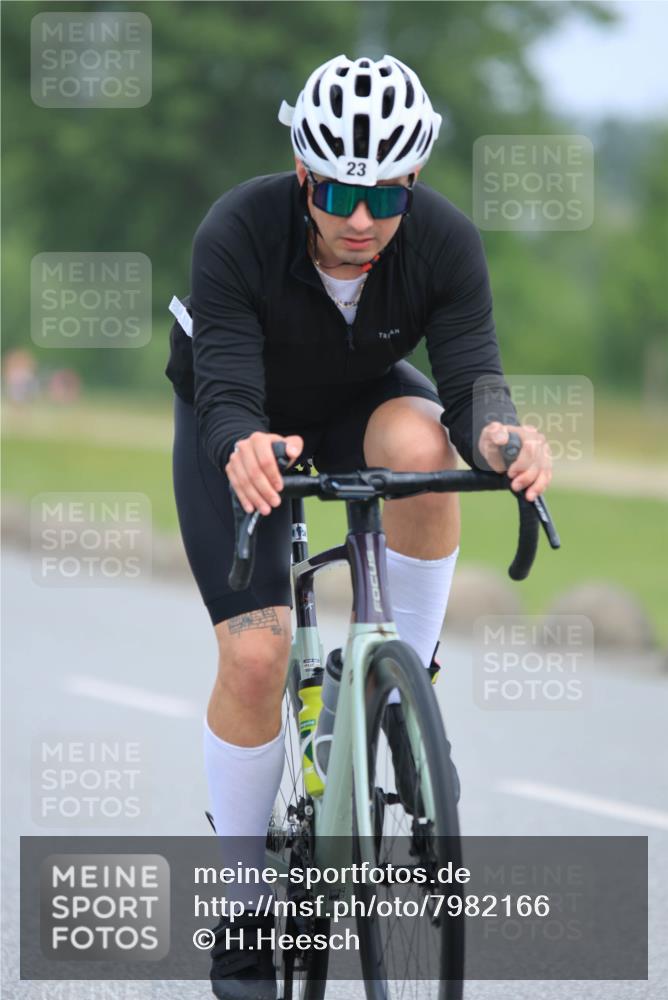 15.06.2025 - 27. Vierlanden-Triathlon H.Heesch http://msf.ph/oto/7982166 15.06.2025 10:51:54 Radfahren 23, 382, 435, 545, 623 meine-sportfotos.de