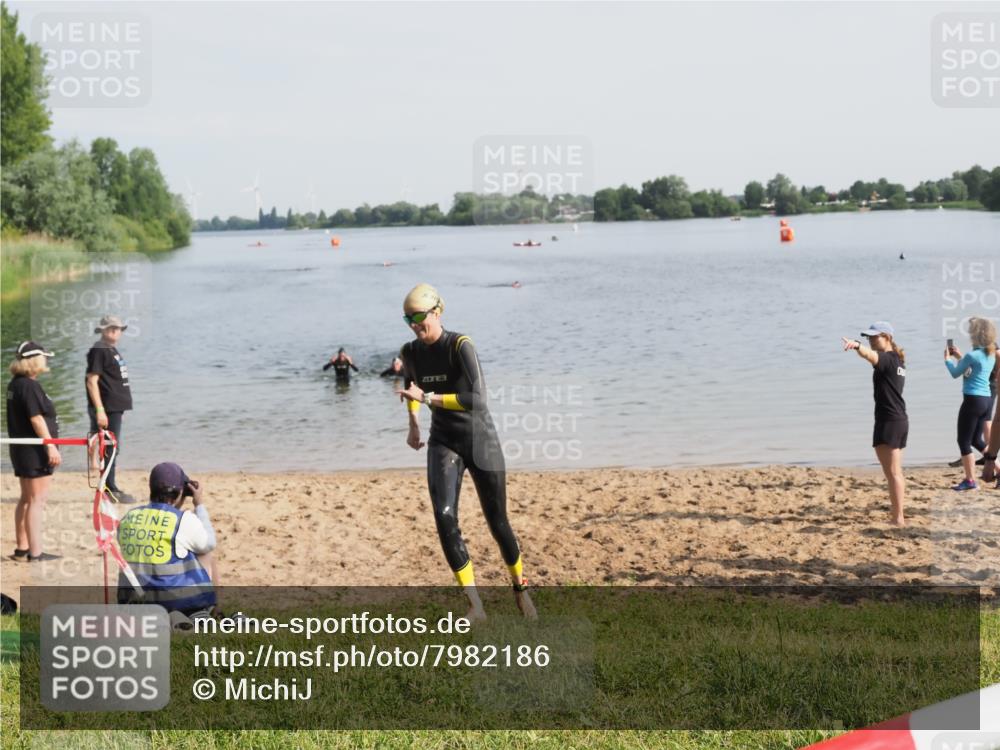 21.06.2025 - 27. Vierlanden-Triathlon MichiJ http://msf.ph/oto/7982186 15.06.2026 09:05:06 Schwimmen 205 meine-sportfotos.de