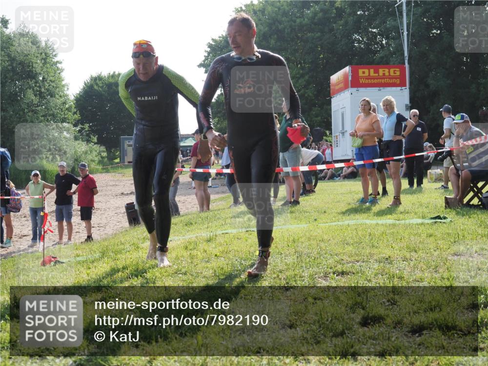 15.06.2025 - 27. Vierlanden-Triathlon KatJ http://msf.ph/oto/7982190 15.06.2025 08:48:10 Schwimmen 16, 167 meine-sportfotos.de
