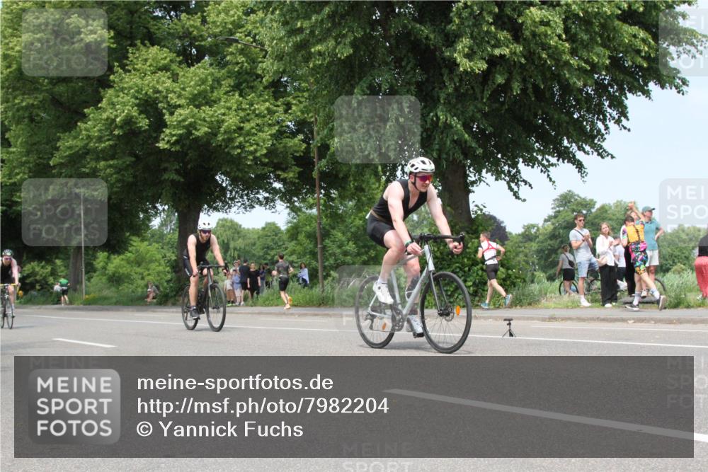 15.06.2025 - 7 Türme Triathlon Yannick Fuchs http://msf.ph/oto/7982204 15.06.2025 13:31:50 Radfahren  meine-sportfotos.de