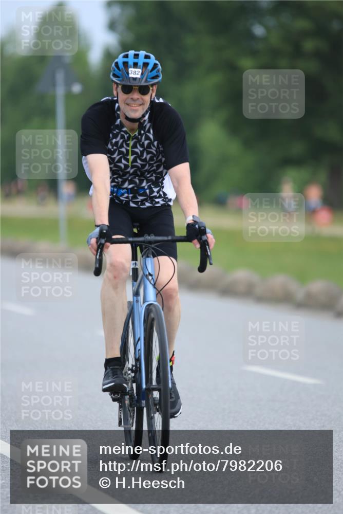 15.06.2025 - 27. Vierlanden-Triathlon H.Heesch http://msf.ph/oto/7982206 15.06.2025 10:52:01 Radfahren 81, 173, 252, 382, 435, 623 meine-sportfotos.de