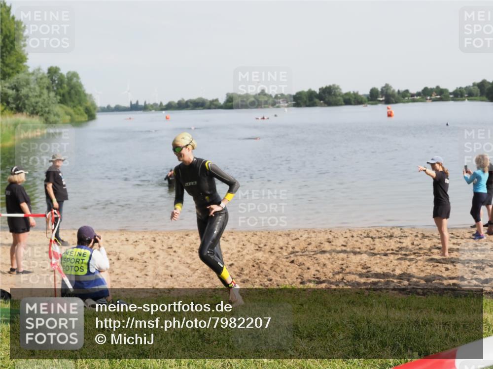 21.06.2025 - 27. Vierlanden-Triathlon MichiJ http://msf.ph/oto/7982207 15.06.2026 09:05:07 Schwimmen 205 meine-sportfotos.de