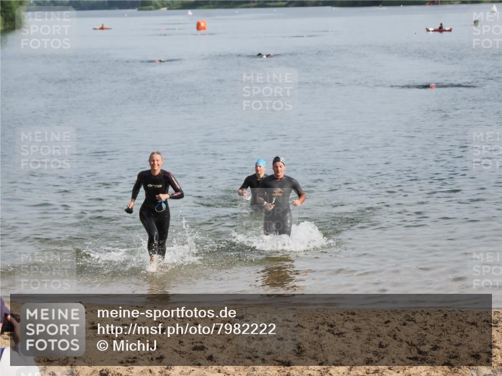 21.06.2025 - 27. Vierlanden-Triathlon MichiJ http://msf.ph/oto/7982222 15.06.2026 09:05:13 Schwimmen 205, 209, 221, 222 meine-sportfotos.de