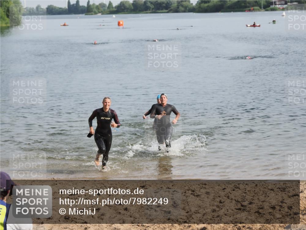 21.06.2025 - 27. Vierlanden-Triathlon MichiJ http://msf.ph/oto/7982249 15.06.2026 09:05:13 Schwimmen 205, 209, 221, 222 meine-sportfotos.de