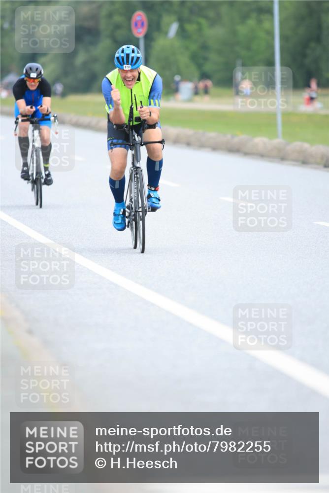 15.06.2025 - 27. Vierlanden-Triathlon H.Heesch http://msf.ph/oto/7982255 15.06.2025 10:52:07 Radfahren 81, 84, 144, 173, 252, 513 meine-sportfotos.de