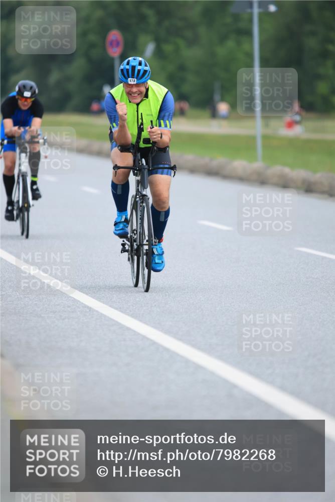 15.06.2025 - 27. Vierlanden-Triathlon H.Heesch http://msf.ph/oto/7982268 15.06.2025 10:52:07 Radfahren 81, 84, 144, 173, 252, 513 meine-sportfotos.de