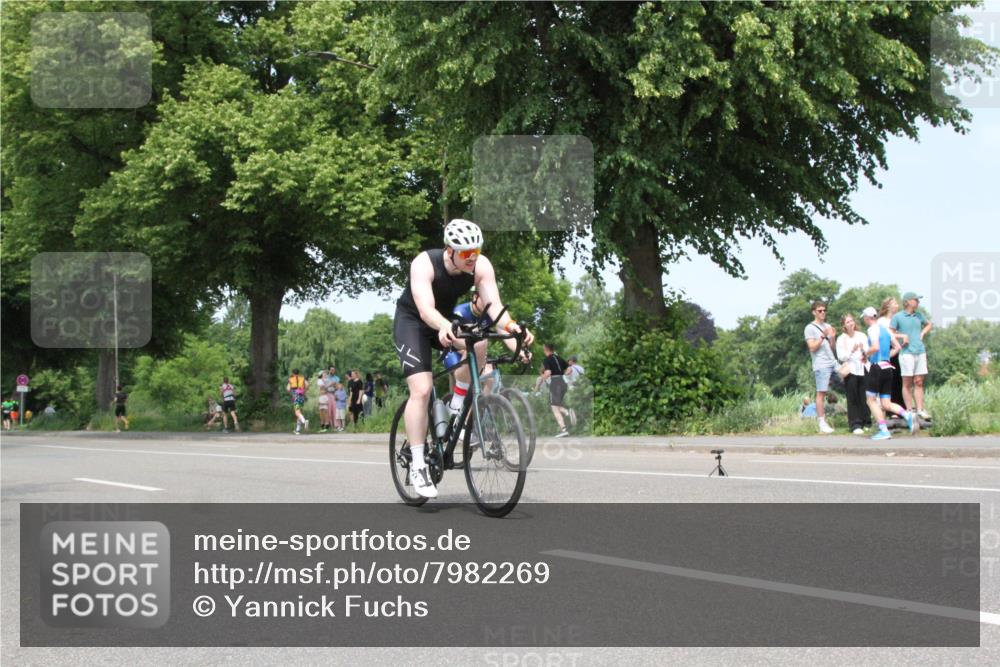 15.06.2025 - 7 Türme Triathlon Yannick Fuchs http://msf.ph/oto/7982269 15.06.2025 13:31:56 Radfahren  meine-sportfotos.de