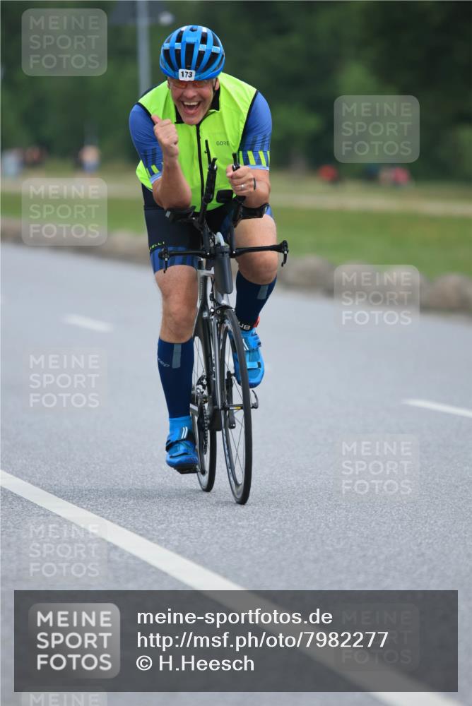 15.06.2025 - 27. Vierlanden-Triathlon H.Heesch http://msf.ph/oto/7982277 15.06.2025 10:52:08 Radfahren 81, 84, 144, 173, 252, 386, 513 meine-sportfotos.de