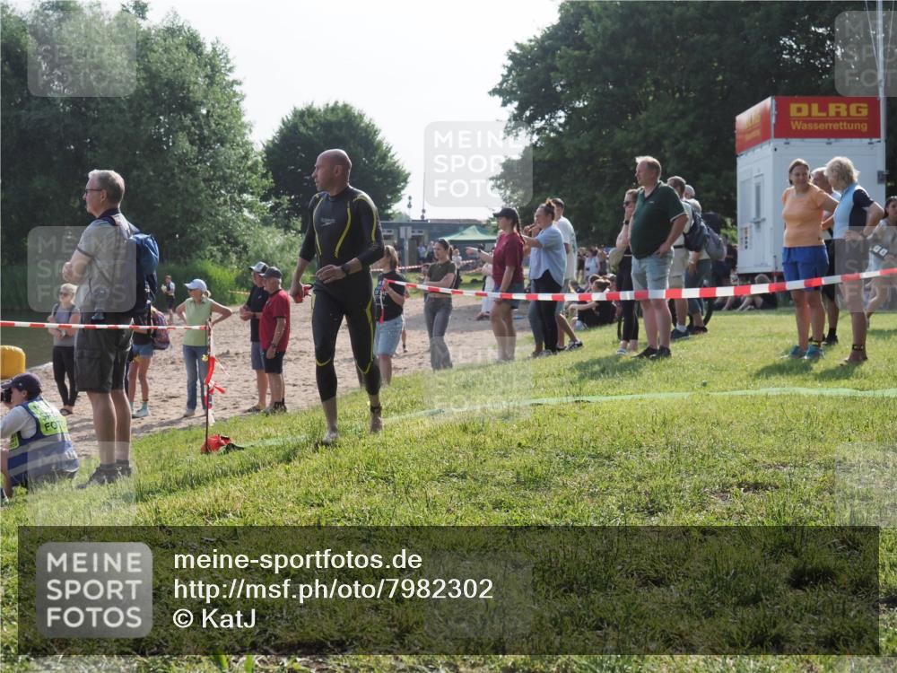 15.06.2025 - 27. Vierlanden-Triathlon KatJ http://msf.ph/oto/7982302 15.06.2025 08:48:40 Schwimmen 123 meine-sportfotos.de