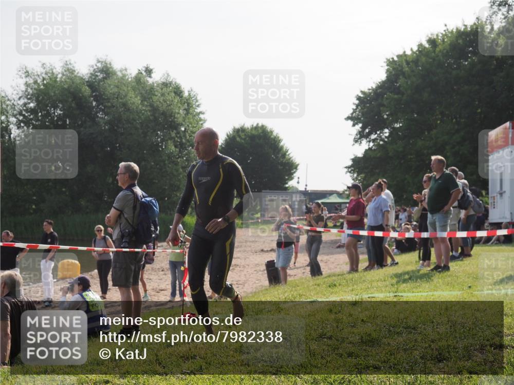 15.06.2025 - 27. Vierlanden-Triathlon KatJ http://msf.ph/oto/7982338 15.06.2025 08:48:41 Schwimmen 123 meine-sportfotos.de