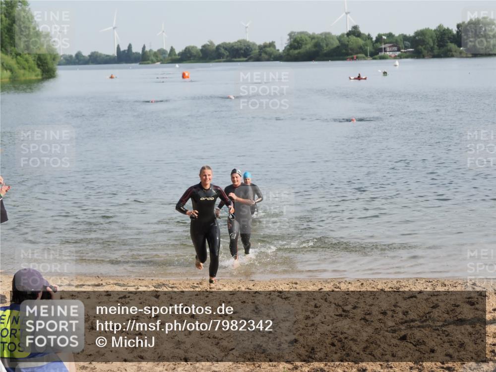 21.06.2025 - 27. Vierlanden-Triathlon MichiJ http://msf.ph/oto/7982342 15.06.2026 09:05:14 Schwimmen 209, 221, 222 meine-sportfotos.de