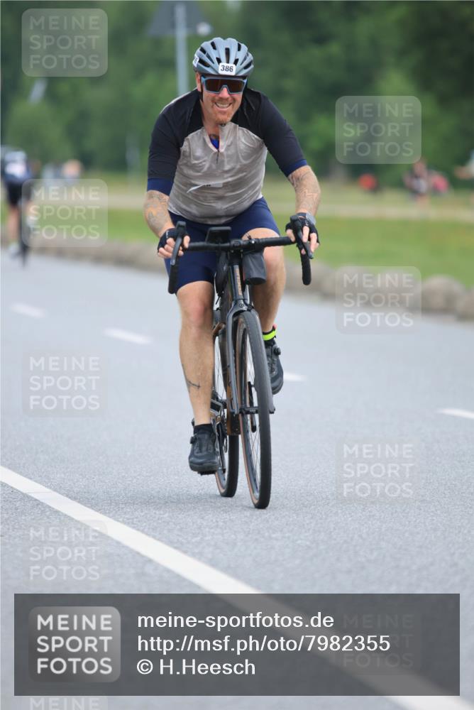 15.06.2025 - 27. Vierlanden-Triathlon H.Heesch http://msf.ph/oto/7982355 15.06.2025 10:52:16 Radfahren 269, 386, 468, 513 meine-sportfotos.de