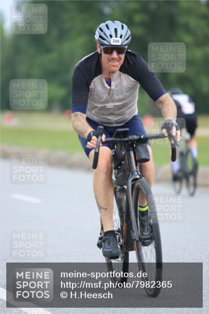 15.06.2025 - 27. Vierlanden-Triathlon H.Heesch http://msf.ph/oto/7982365 15.06.2025 10:52:16 Radfahren 269, 386, 468, 513 meine-sportfotos.de