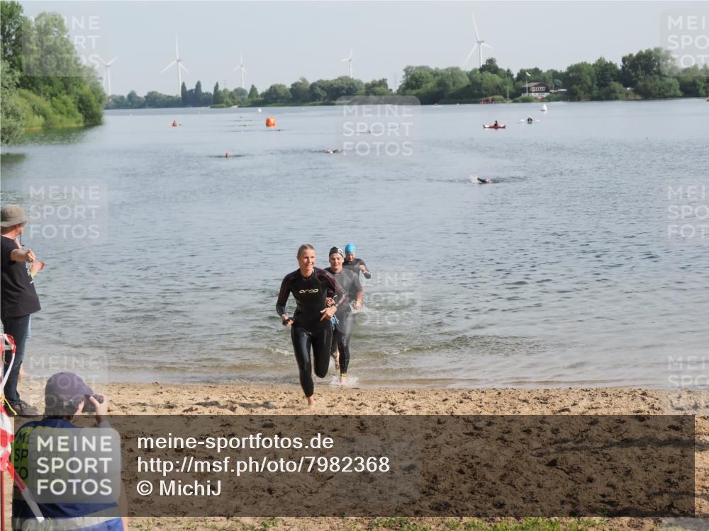 21.06.2025 - 27. Vierlanden-Triathlon MichiJ http://msf.ph/oto/7982368 15.06.2026 09:05:15 Schwimmen 209, 221, 222 meine-sportfotos.de