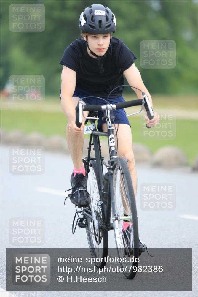 15.06.2025 - 27. Vierlanden-Triathlon H.Heesch http://msf.ph/oto/7982386 15.06.2025 10:52:22 Radfahren 269, 431, 468 meine-sportfotos.de