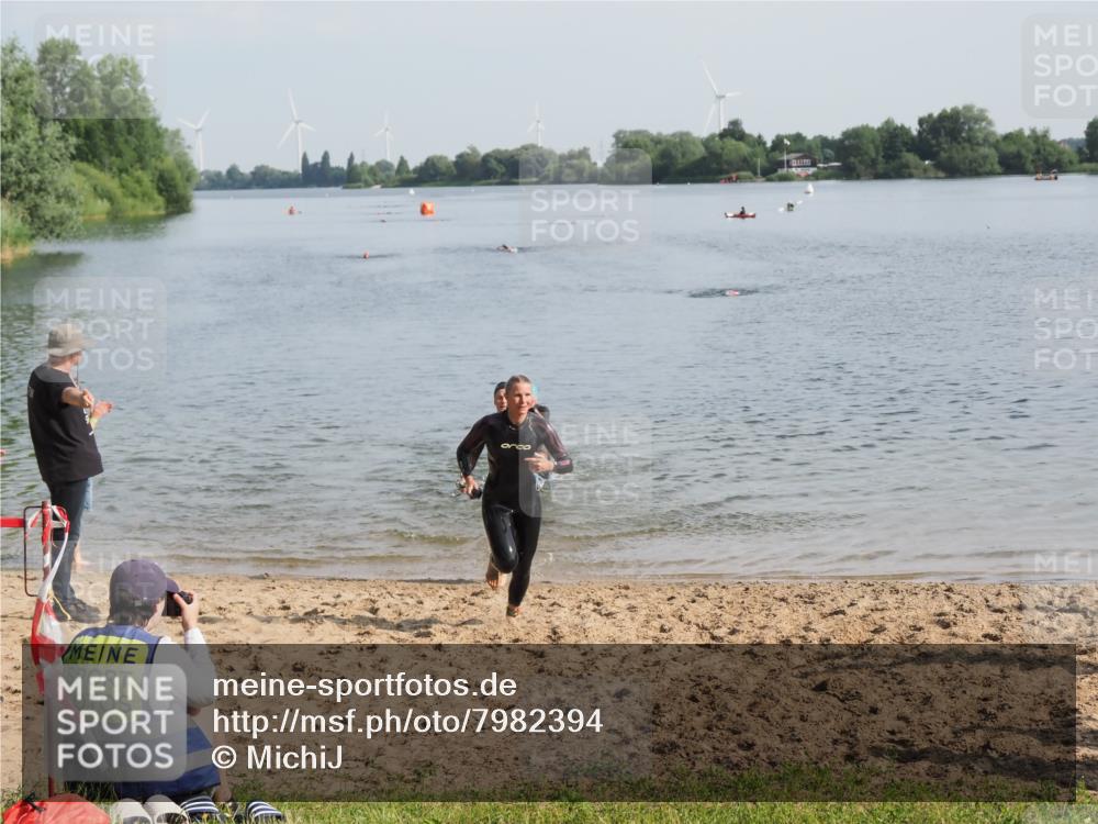 21.06.2025 - 27. Vierlanden-Triathlon MichiJ http://msf.ph/oto/7982394 15.06.2026 09:05:15 Schwimmen 209, 221, 222 meine-sportfotos.de