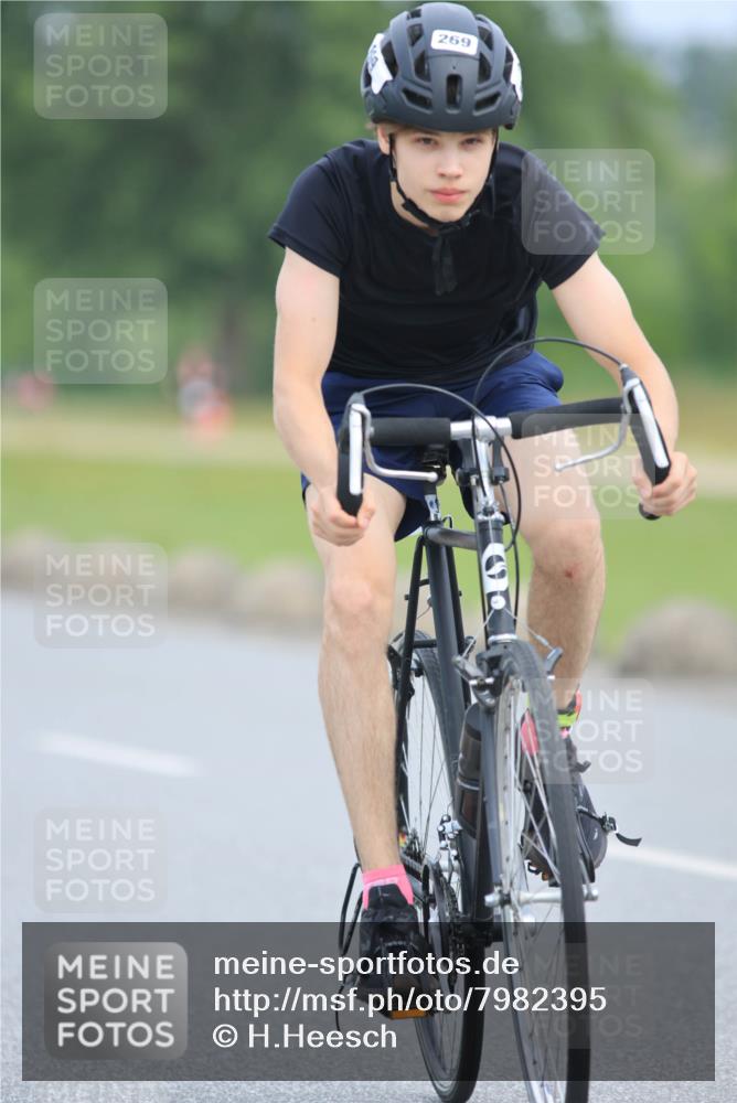 15.06.2025 - 27. Vierlanden-Triathlon H.Heesch http://msf.ph/oto/7982395 15.06.2025 10:52:23 Radfahren 269, 431, 468 meine-sportfotos.de