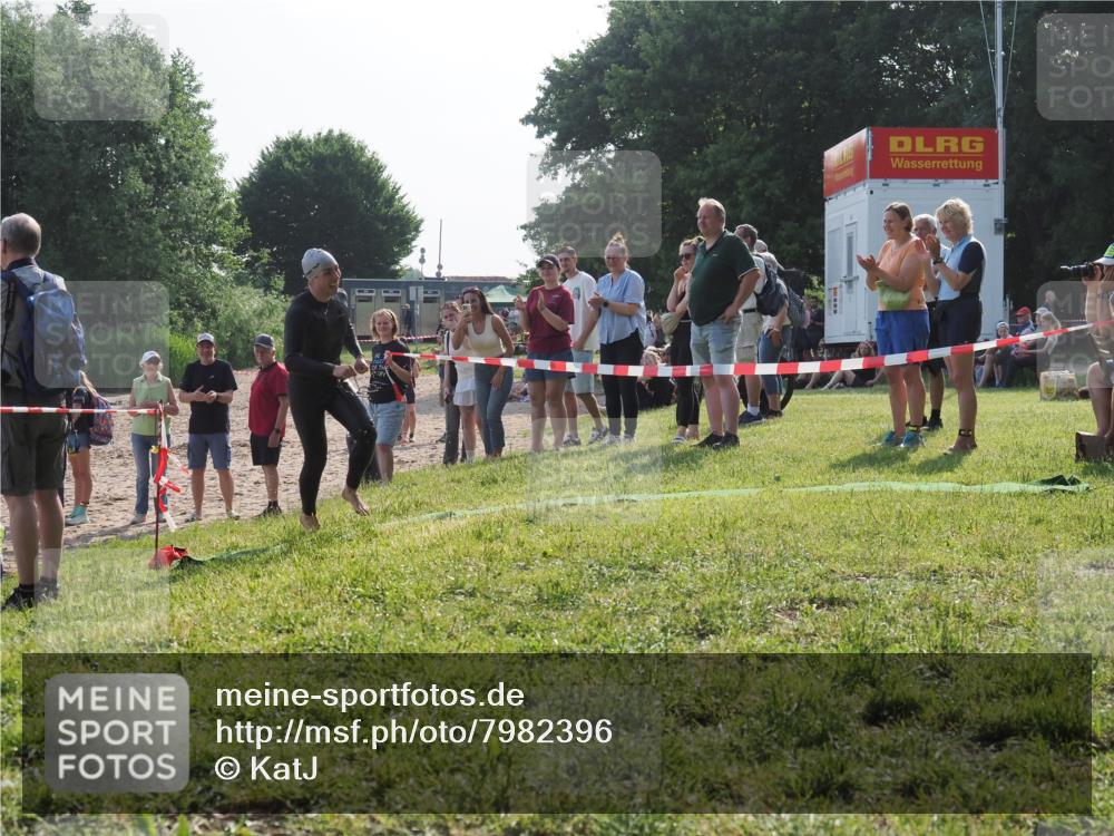 15.06.2025 - 27. Vierlanden-Triathlon KatJ http://msf.ph/oto/7982396 15.06.2025 08:48:49 Schwimmen 19 meine-sportfotos.de